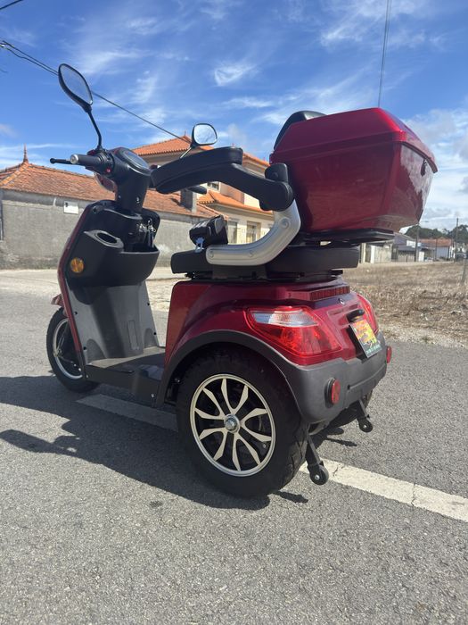 Scooter elétrica de 3 rodas – como nova, ainda com garantia!
