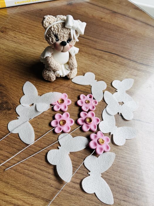 Zestaw na tort mis kwiatki motylki z masy cukrowej