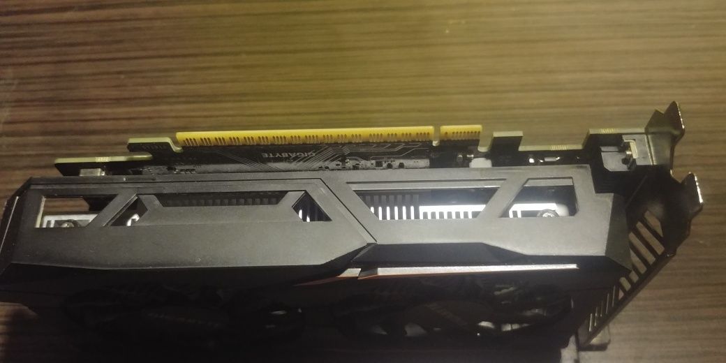 GIGABYTE gtx 1050 oc 2Gb