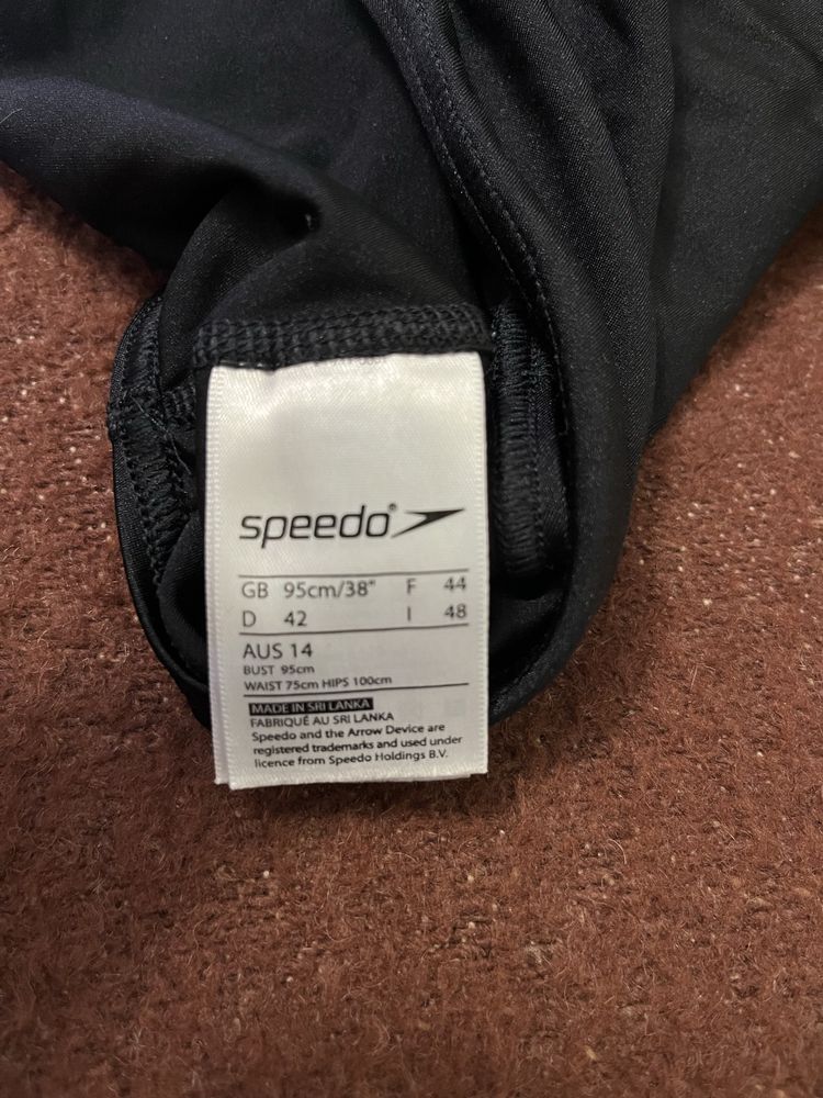 Спортивный купальник speedo