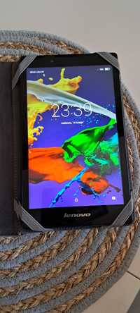Tablet Tablet LENOVO Tab 2 A8-50F + etui z klawiaturą
To elegancki pro