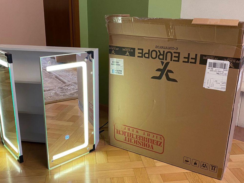 Szafka łazienkowa z lustrem i oświetleniem LED 65x65x13 cm