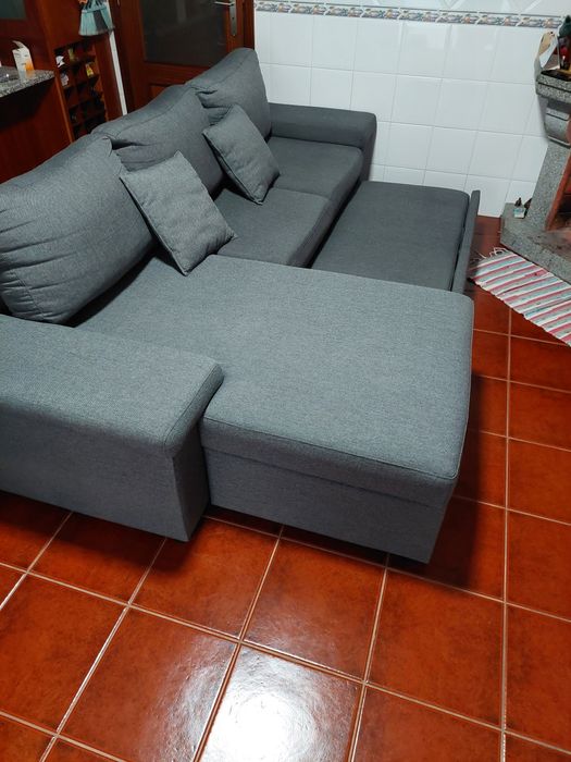 Sofá chaise long com sofá cama