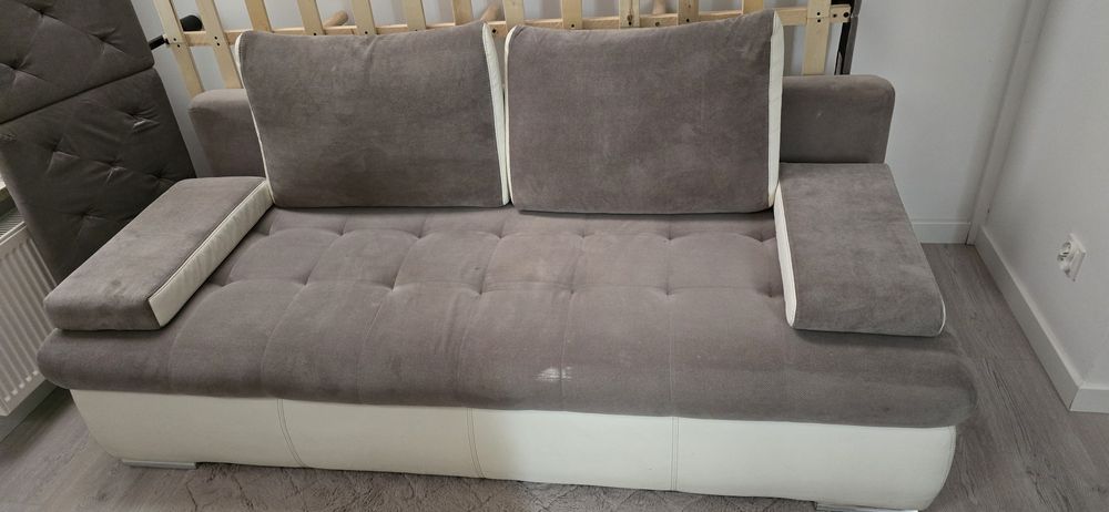 Sofa rozkładana z pojemnikiem na pościel
