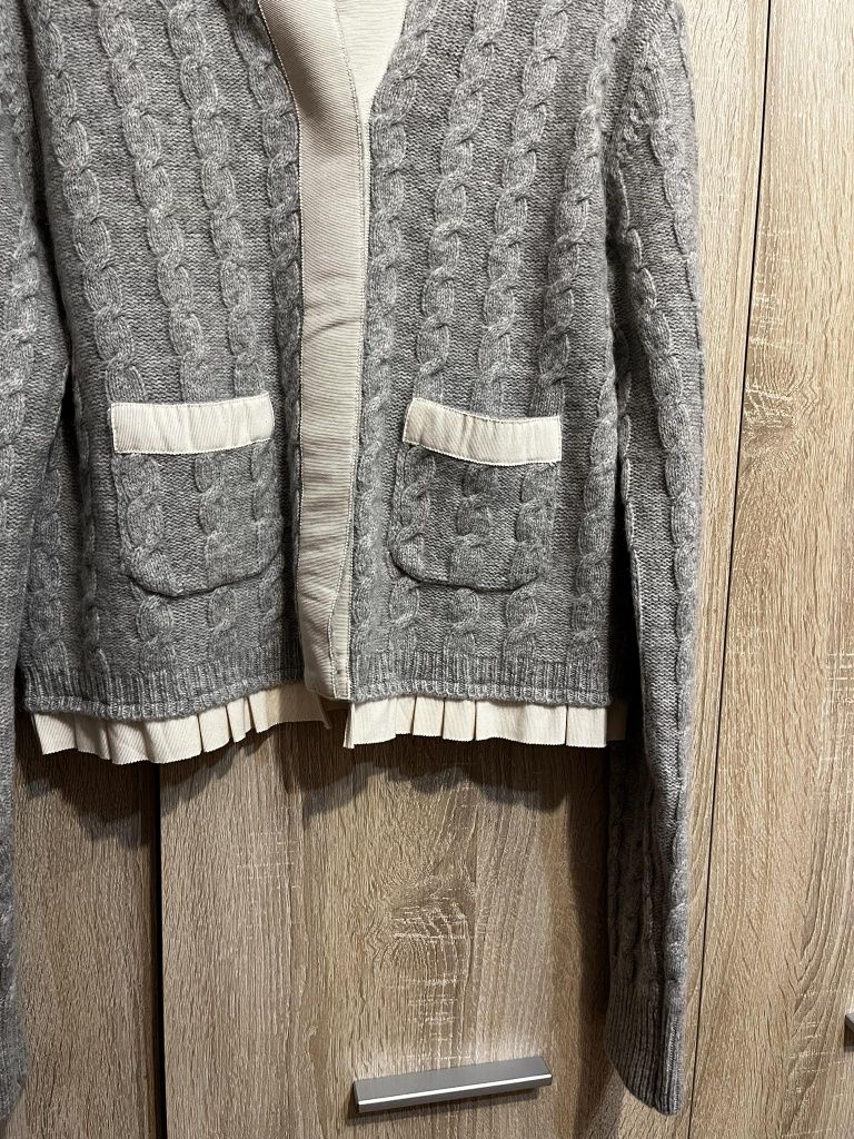 Nowy sweter Zara
Rozmiar M
100% wełna, miły w dotyku

Długość : 60 cm