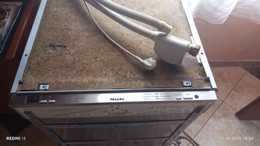 Посудомийні машинка Miele