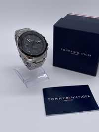 Zegarek Męski Tommy Hilfiger Decker Srebrny na bransolecie