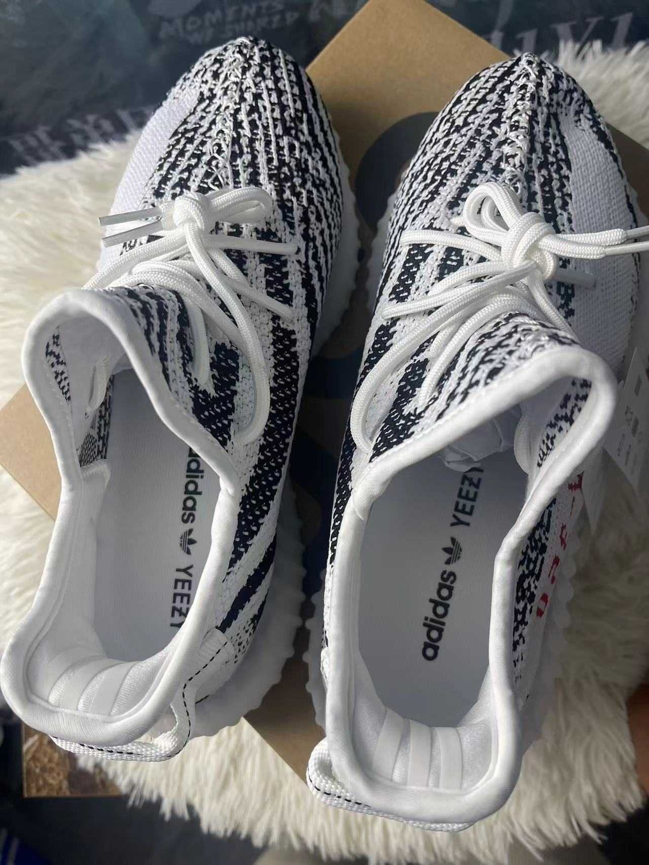 Buty adidasYeezy 350 V2 Zebra sportowe rozmiar.38