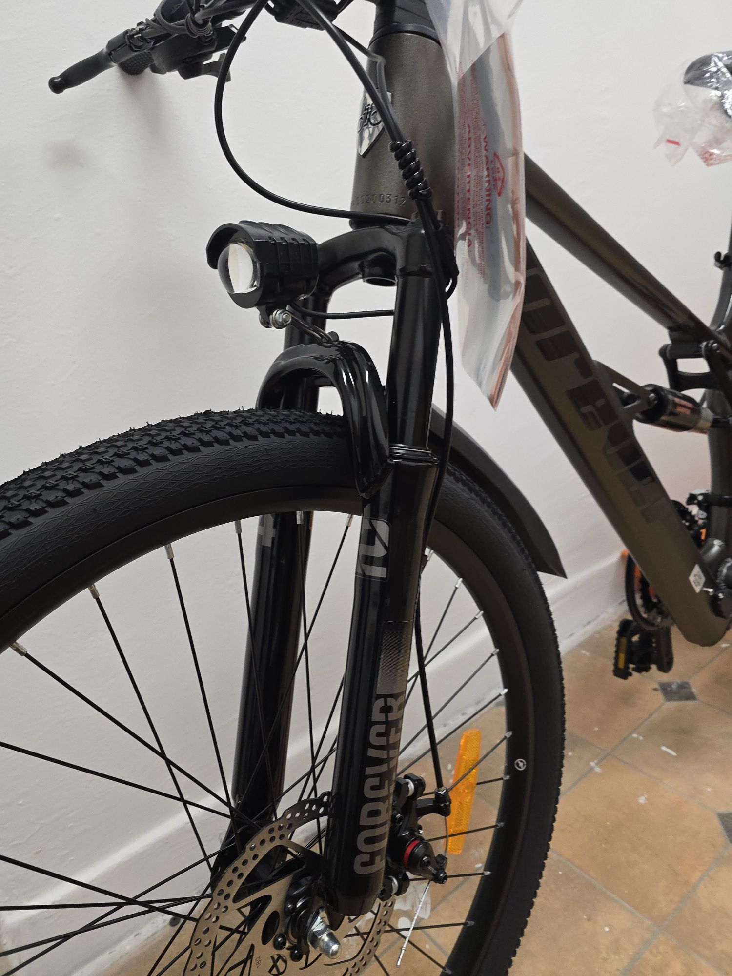 Rower Elektryczny górski miejski MTB koła 27,5 cala Forever bagażnik