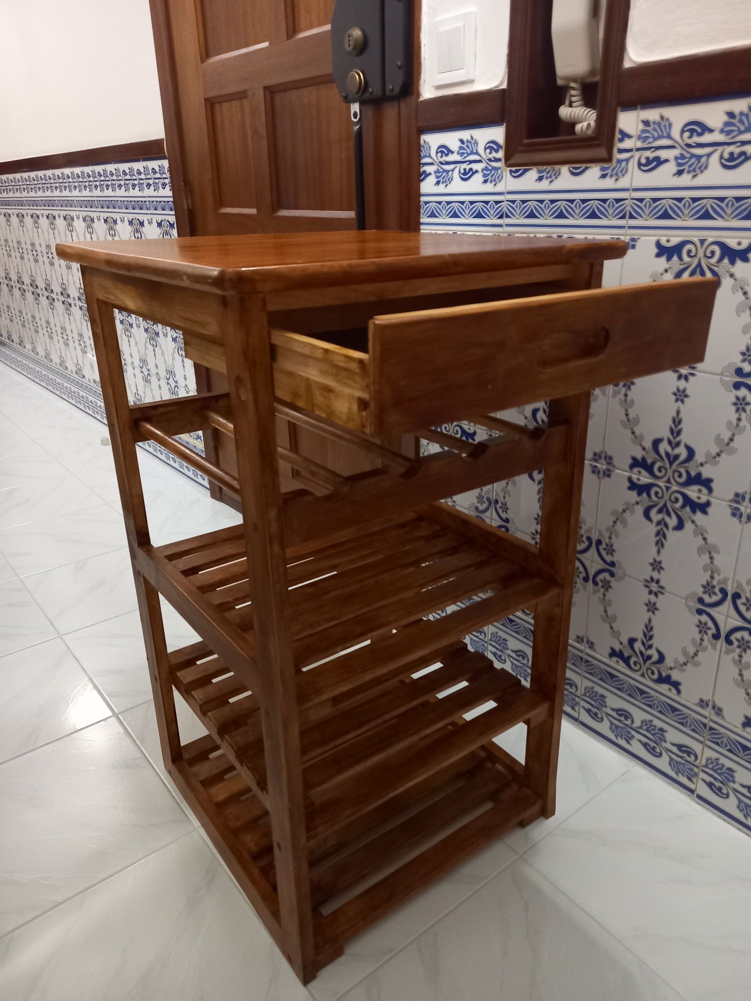 Vendo..Móvel Garrafeira