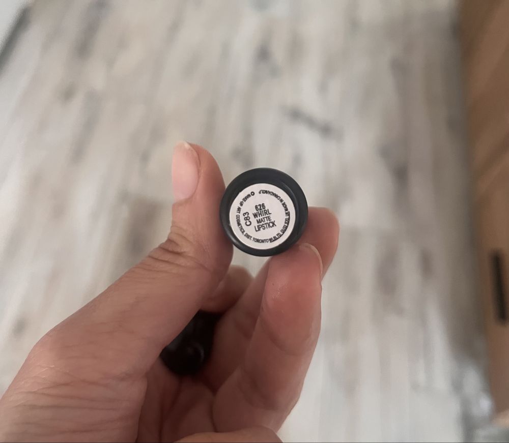 Szminka matowa pomadka MAC kolor whirl matte 626