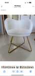 Cadeirao branco com pes em dourado