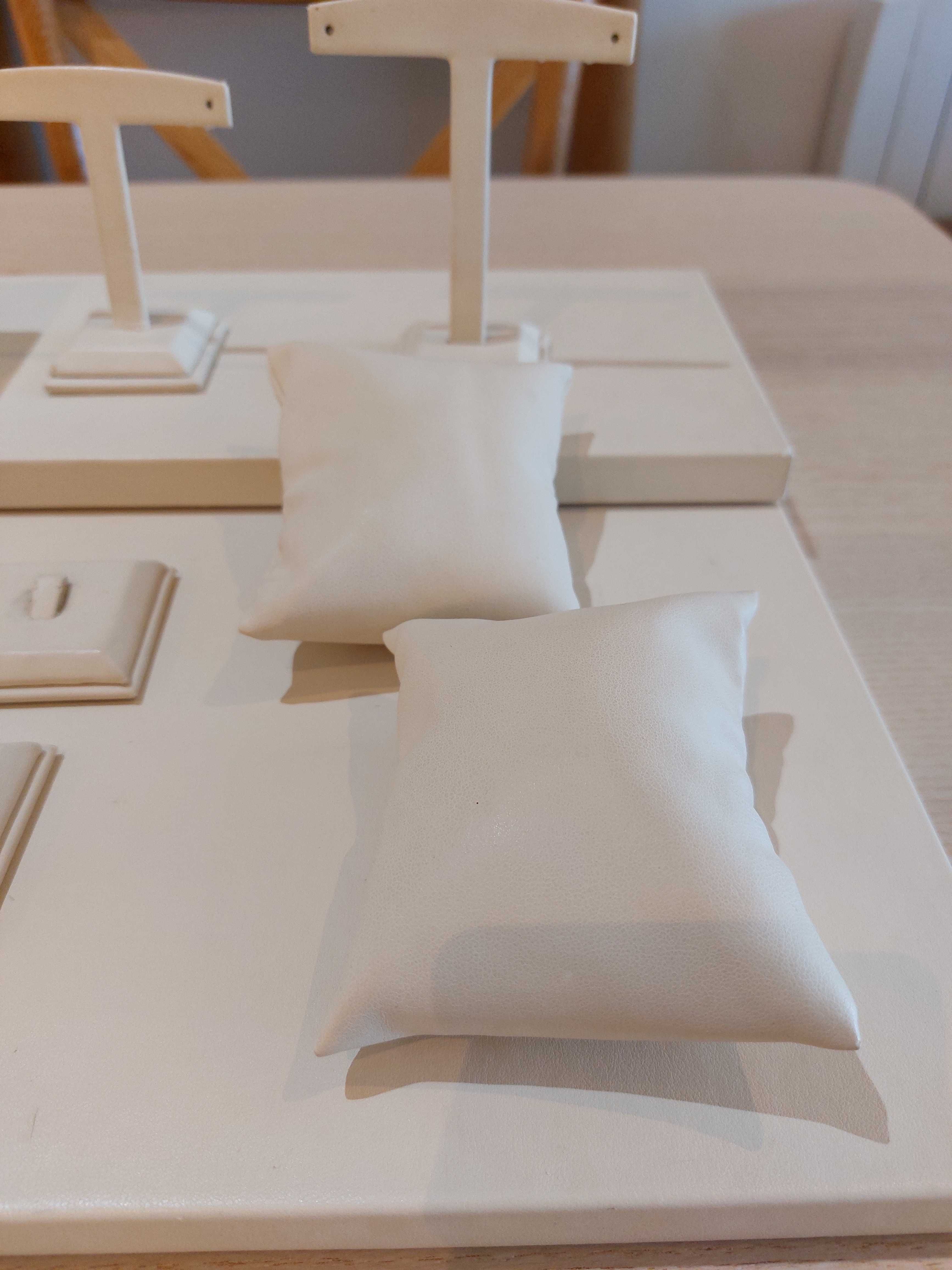 Conjunto de Displays / Mostradores de Bijuterias Jóias Usado