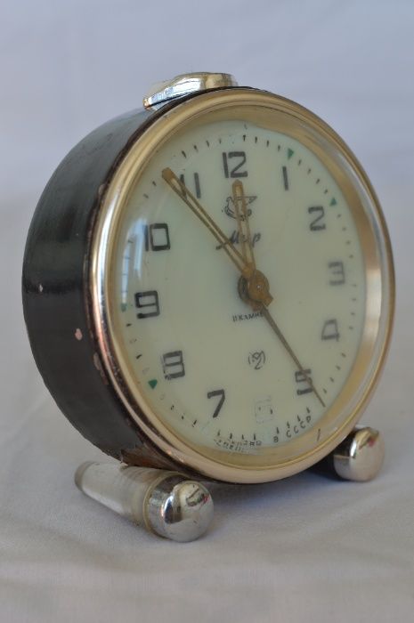 Часы-будильник "Мир"механические производства СССР 60-х годов20века