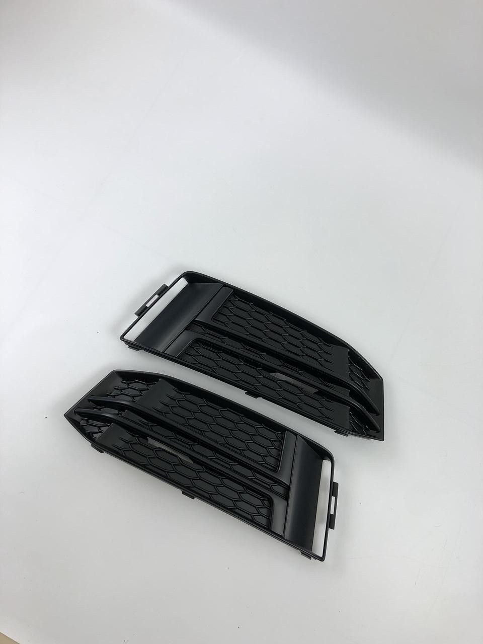 Решетки в бампер Audi A4 B9 15-19г в стиле S-line Full Black