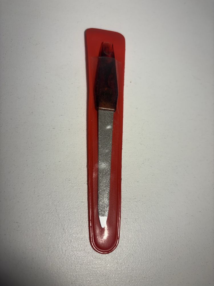 Pilnik pilniczek metalowy szafirowy prosty do paznokci zestaw w etui