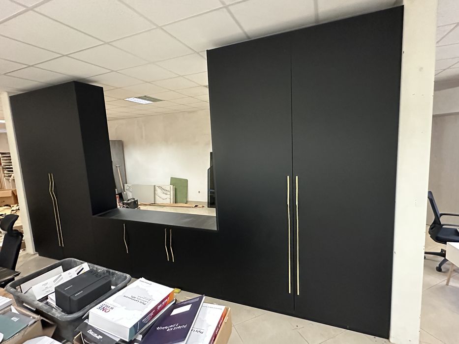 Zabudowa meblowa czarny akryl