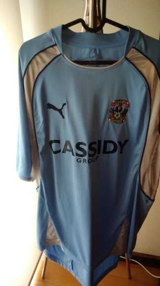 Camisolas de varios clubes clubes