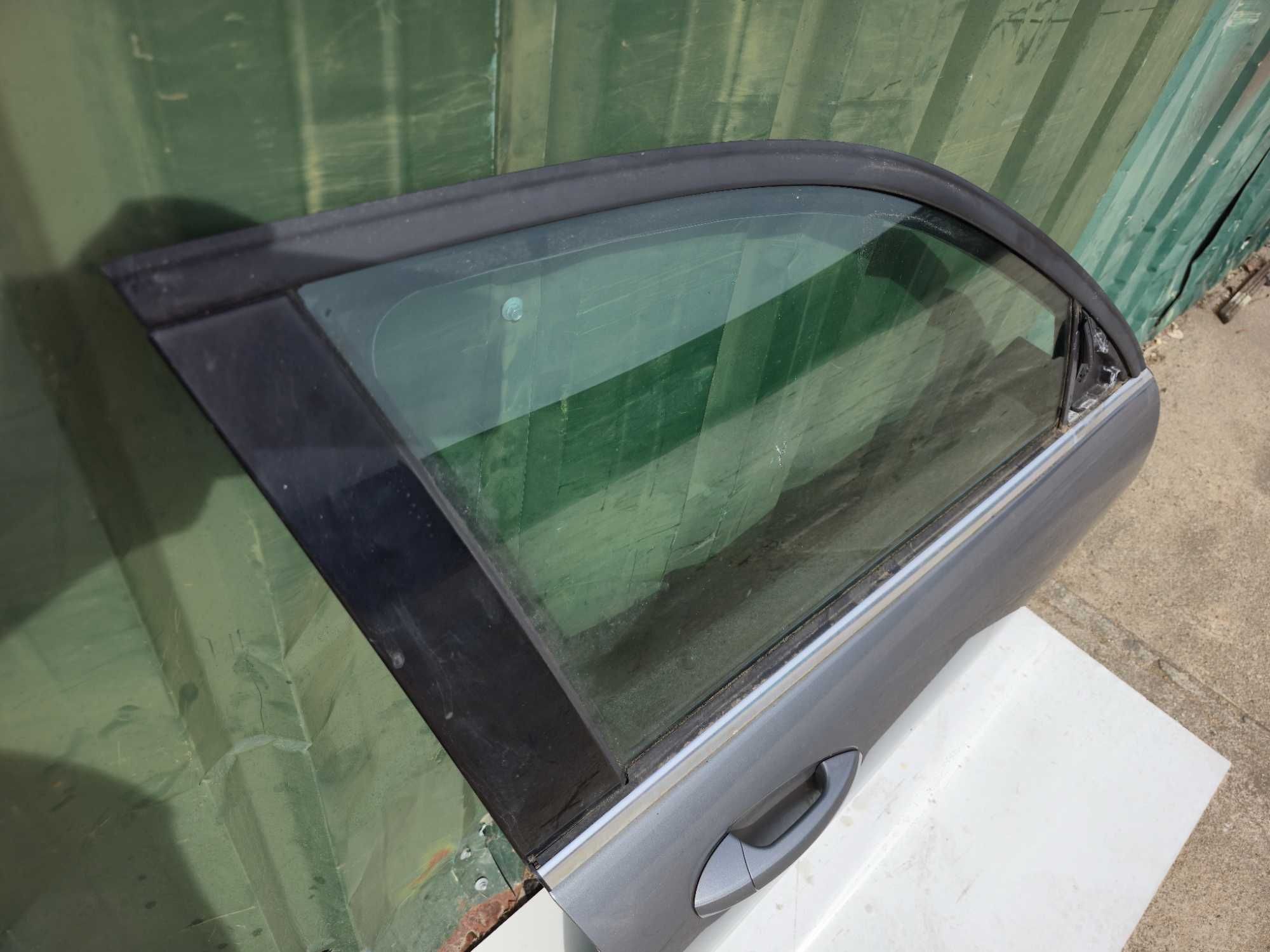 Porta frente direita MERCEDES C Class W204. (2007 a 2015)