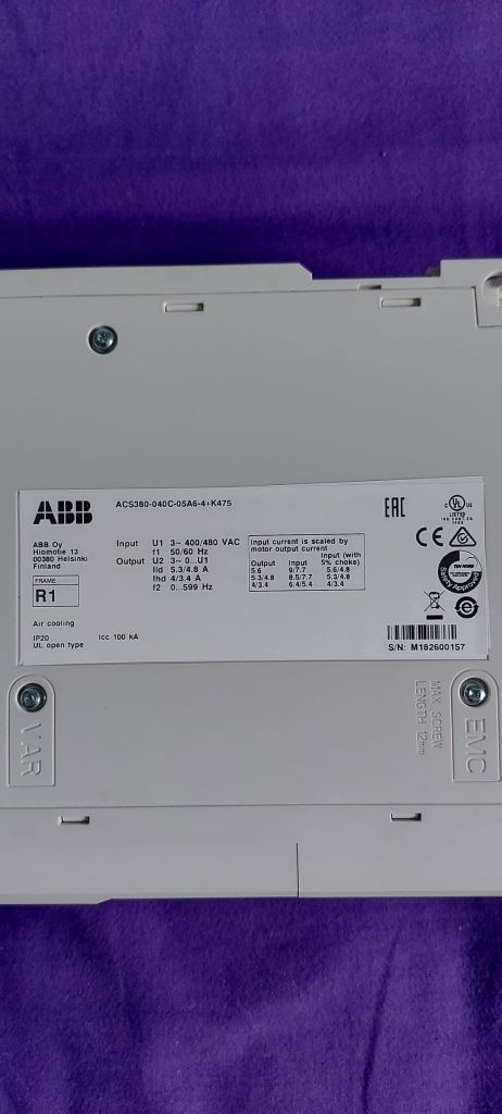 Falownik ABB ACS380-040C-05A6-4-K475 2.2kW z modułem Profinet.