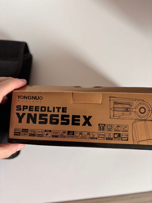 Фотовспышка .Фотоспалах Yoncnuo yn565E