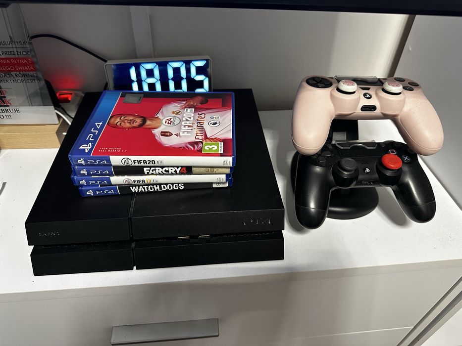 Playstation 4 1tb+4 gry