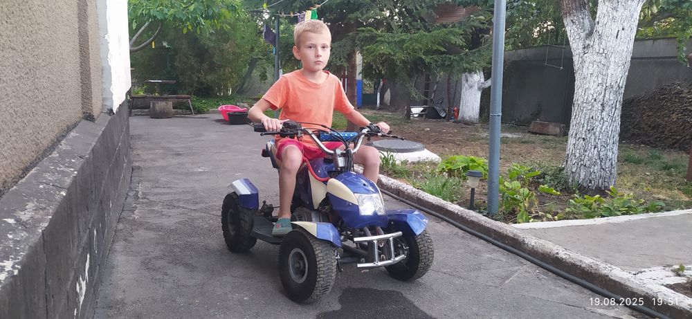 Квадрацикл бензиновий дитячий  Mercedes ATV49-2
