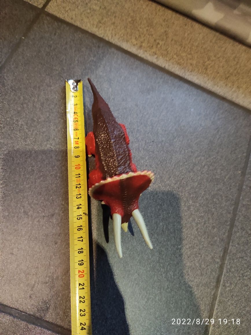 Figurka triceratops ryczy dźwięk światło smyk smiki