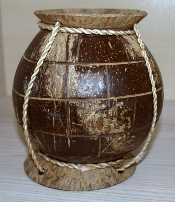 Pojemnik, dzbanek, wazonik kokosowy/ wykonany z orzecha kokosa