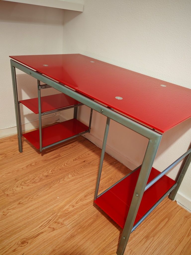 Secretaria em vidro