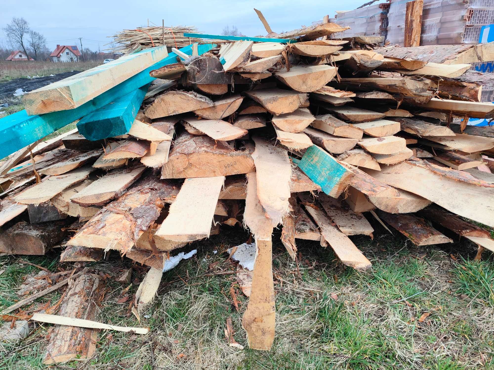 TANIO SPRZEDAM drewno na opał. Sosnowe: Zrzyny (15 mp), deski (12mp).