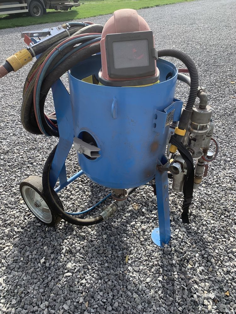 Piaskarka 100L + kompresor 3.1 m3