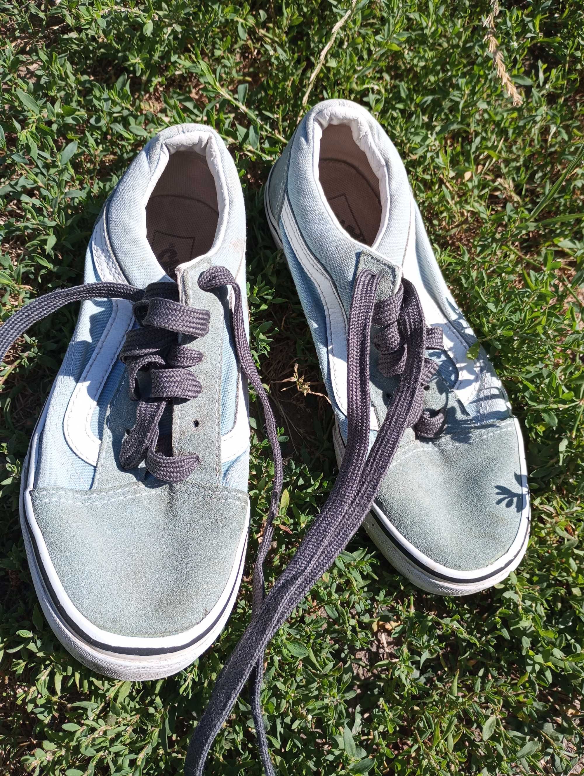 Мокасини, кеди Vans