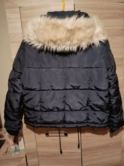 Kurtka krótka puchowa u dołu wiązana