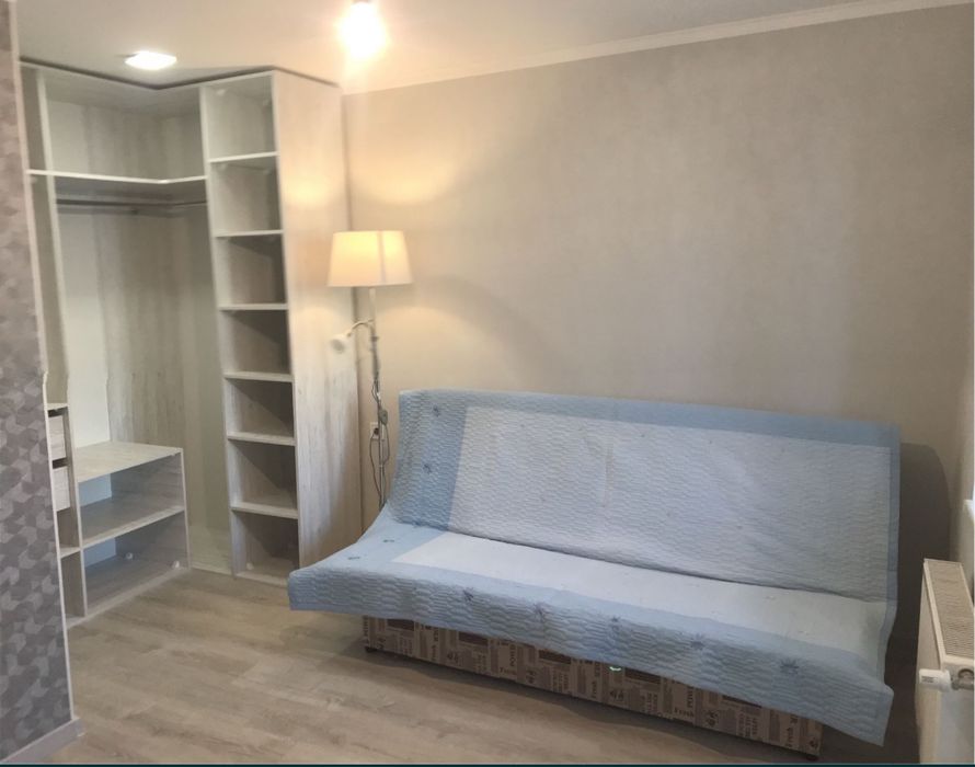 Продам 3-кімнатну квартиру на Митниці, вул. Жужоми