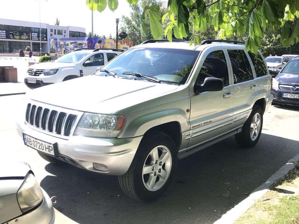 Авттмобіль Jeep гранд черокі