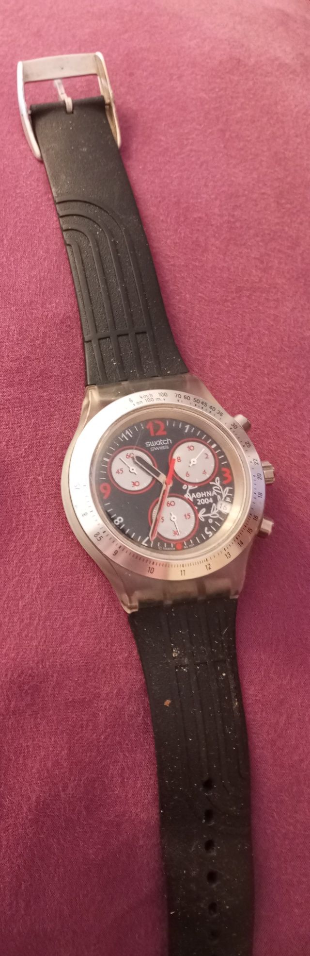 Vendo 2 relógios 1 Swatch prova de água e 1 clássico Diamond