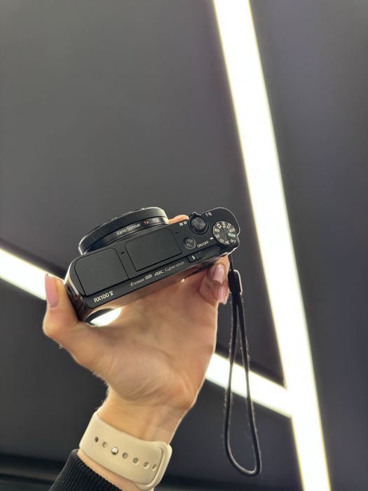 Sony RX 100 V покоління, ідентичний, навіть кращий за G7X mark 2