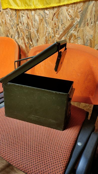 Металлический ящик для инструмента