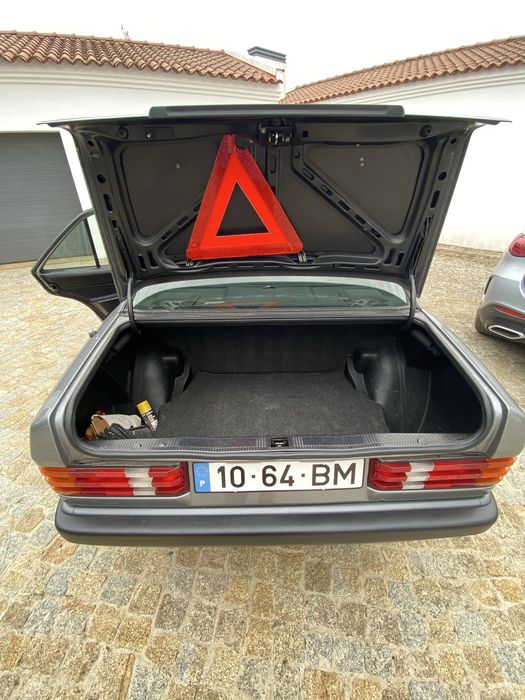 Mercedes-Benz 190E