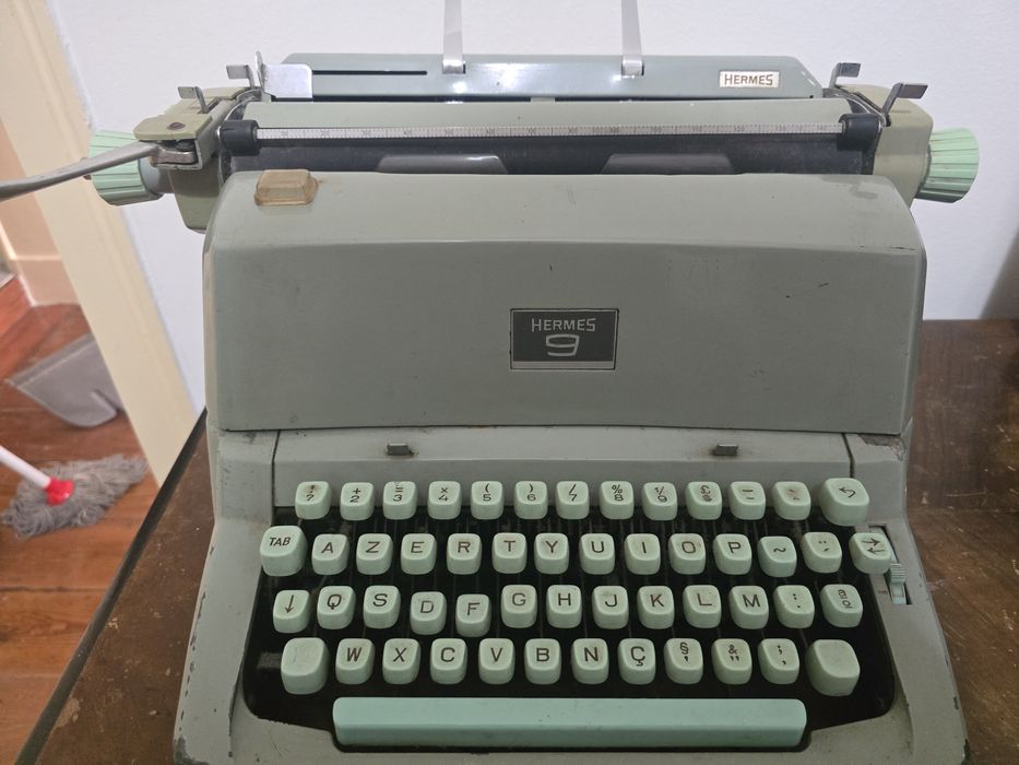 Máquina de escrever Hermes
