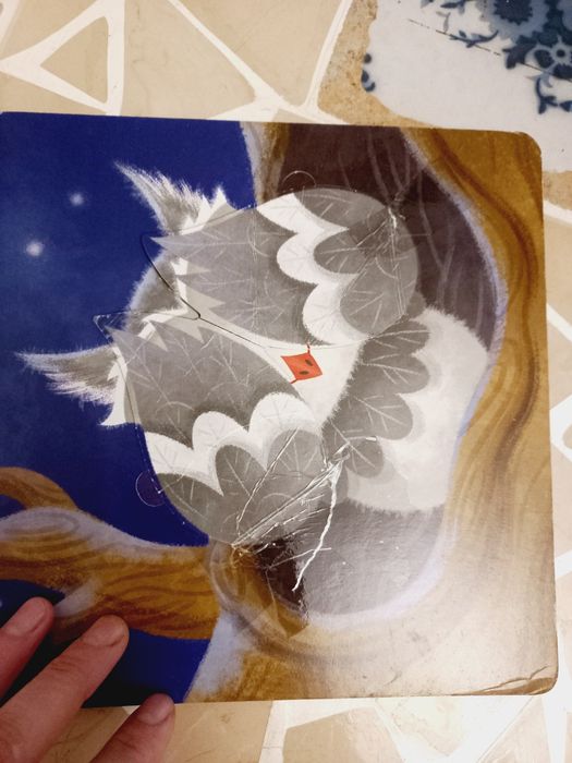 Продам книги с окошками .