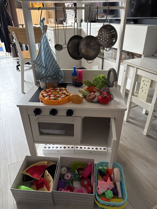 Kuchnia ikea z akcesoriami garnki warzywa owoce pizza ryby duży zestaw