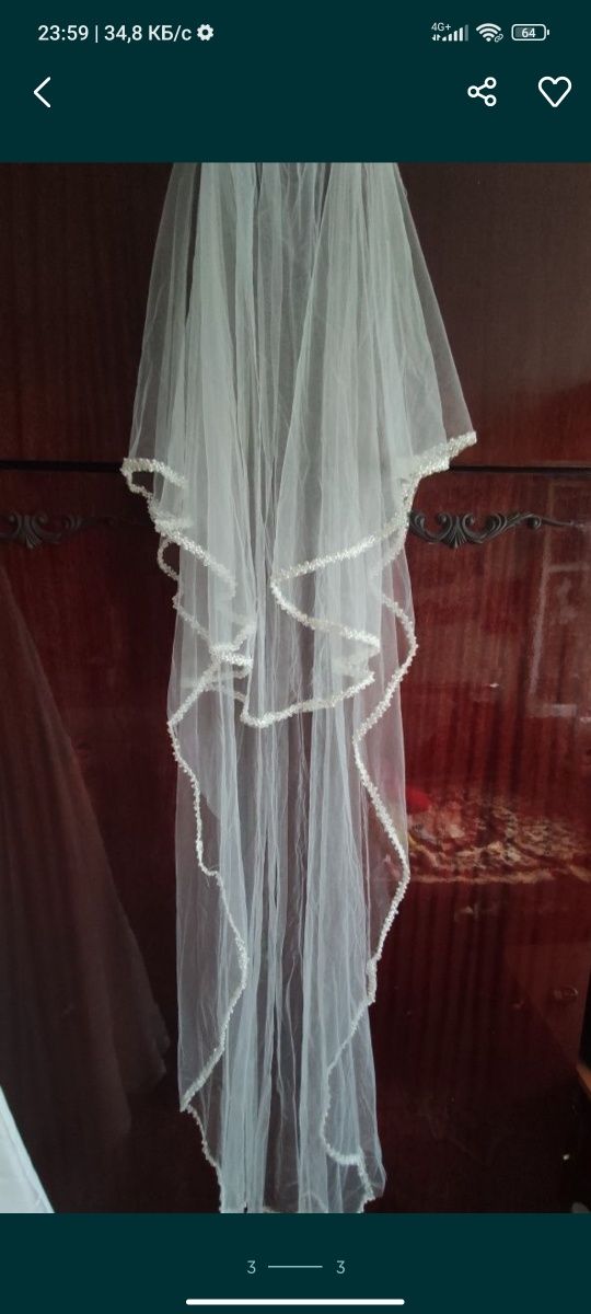 Весільна сукня з фатою і кільцями