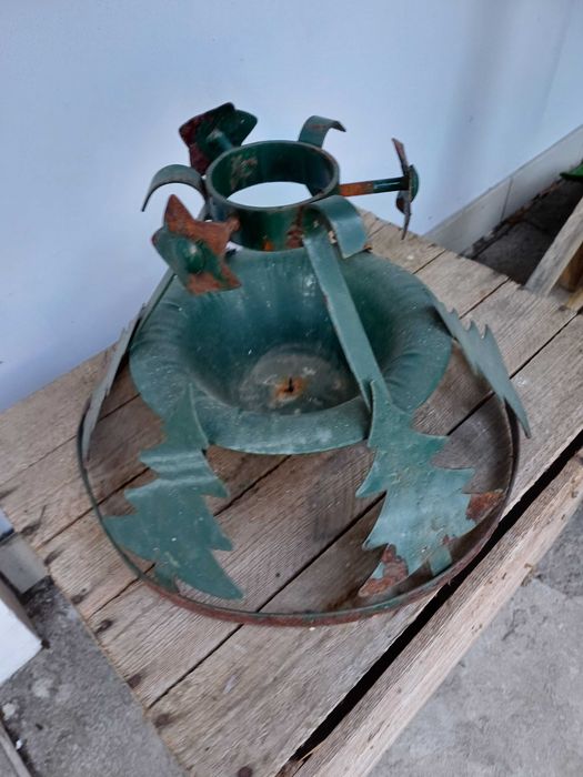 Zabytkowy stojak na choinke