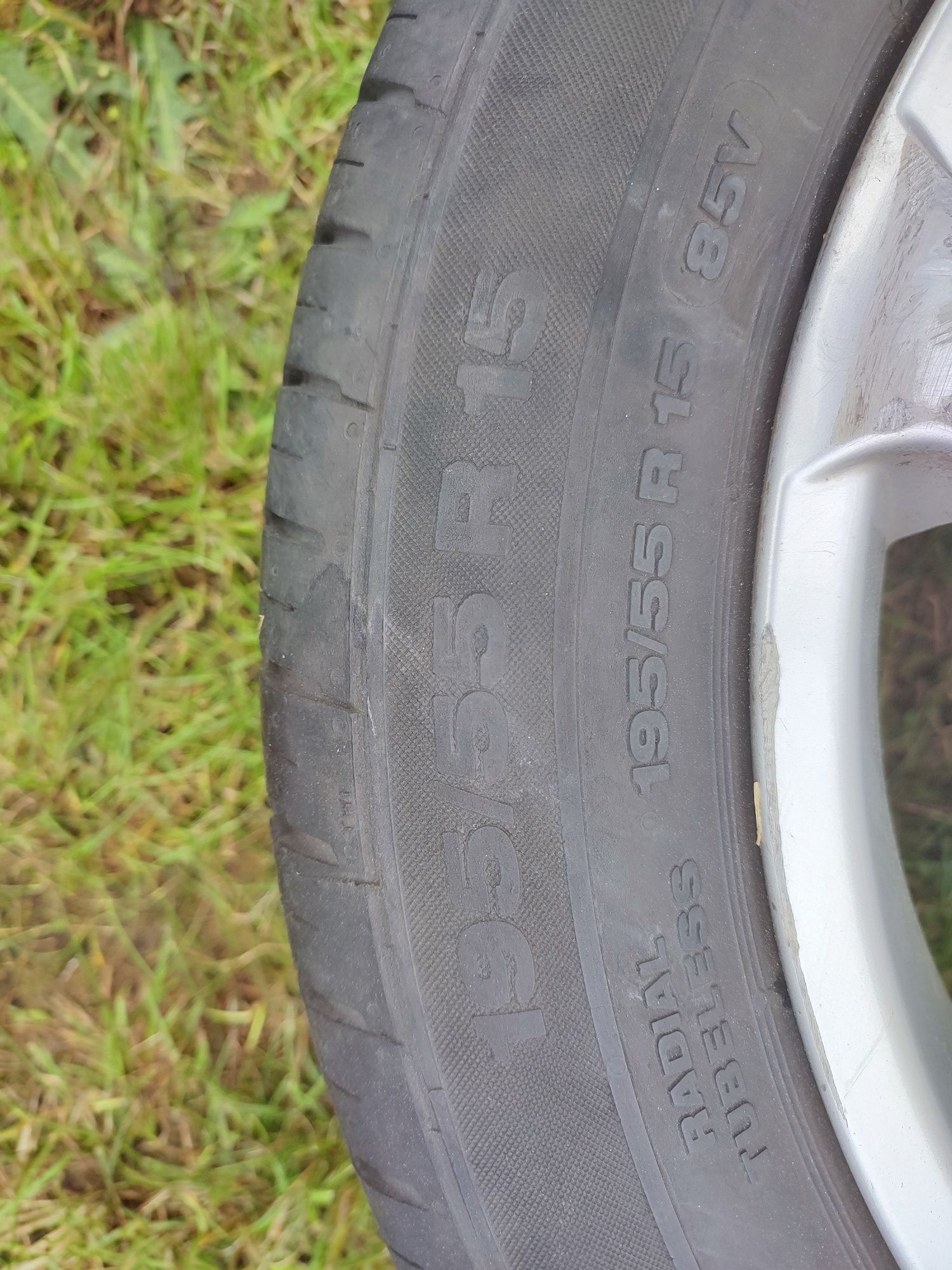 Felgi aluminiowe 15"  4x114  ET38  z oponami letnimi