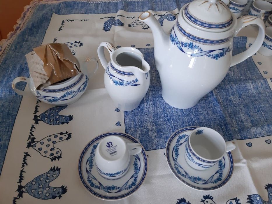 Vendo conjunto de café da marca COSTA VERDE ,composto por 12 chávena