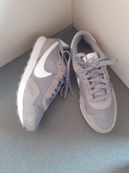 Nike шкіряні кросівки снікерси 35,5 р.