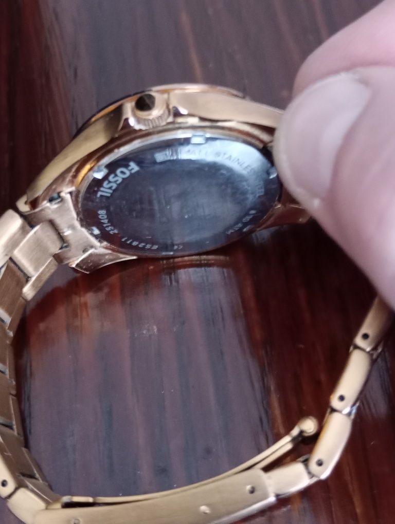 Zegarek damski marki Fossil Chronograph.