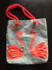 Яркая детская пляжная сумка с лебедями